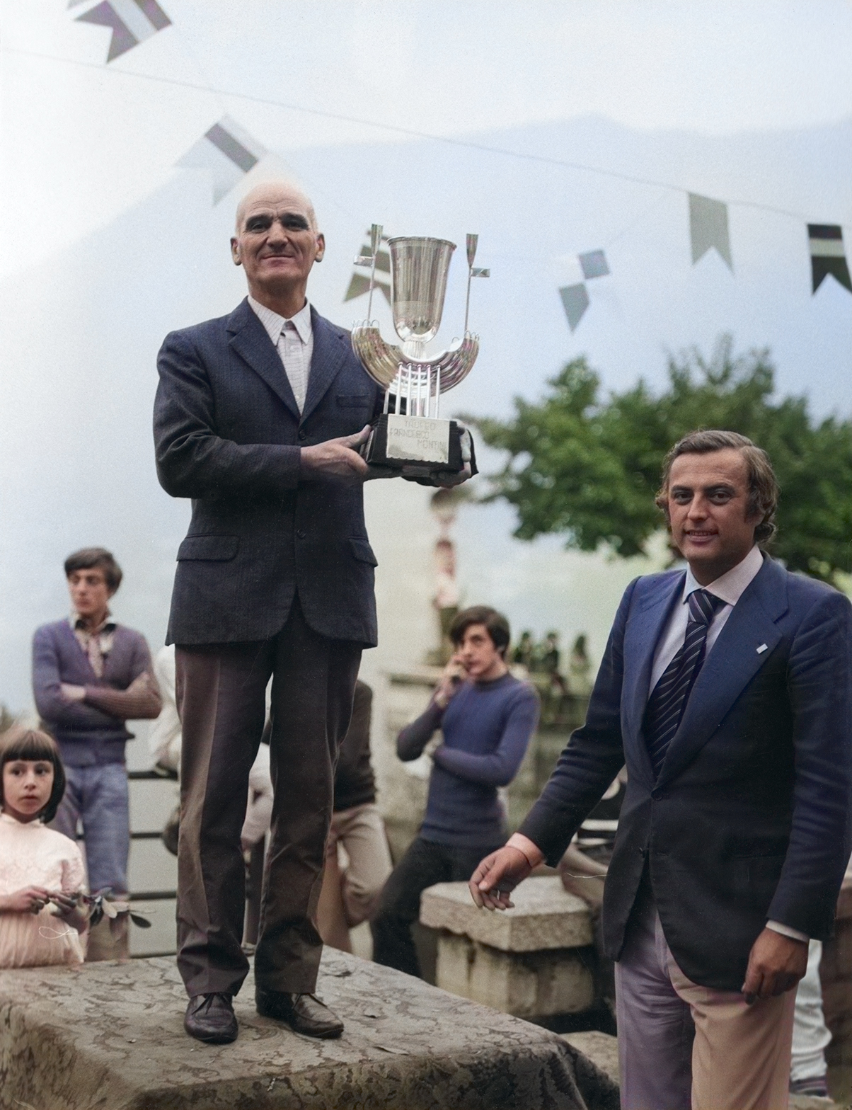 Carmelo Gobbi con il Trofeo Montini