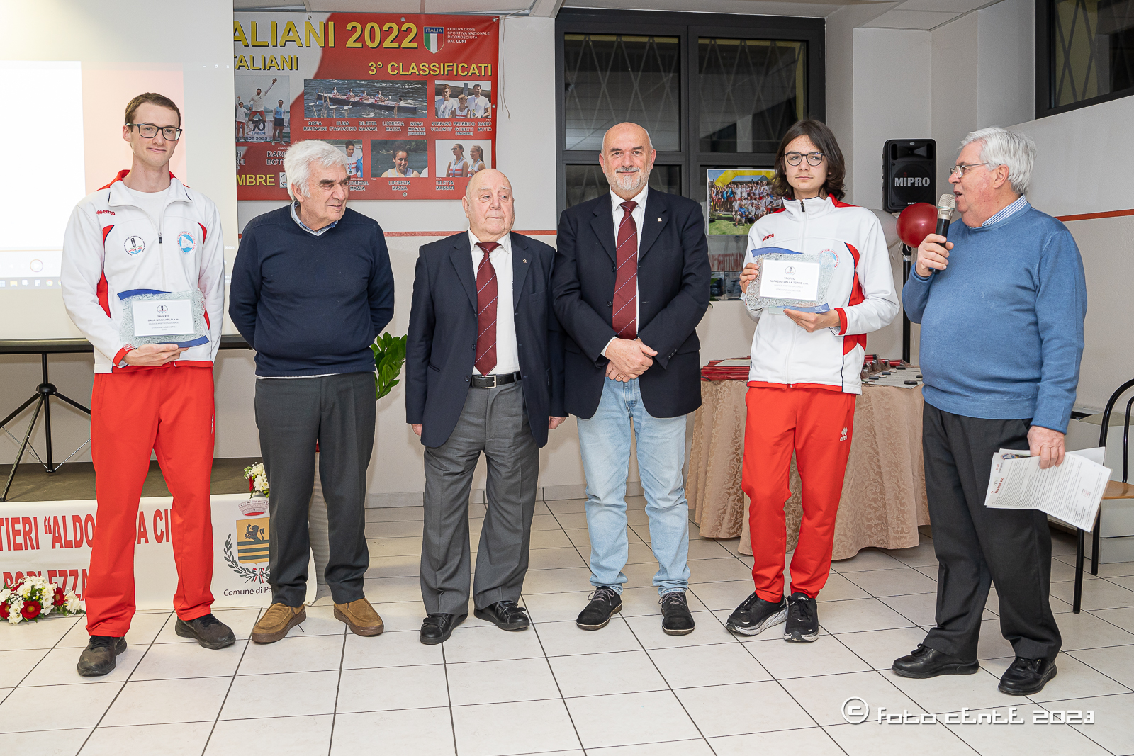 Consegna trofei provinciali da parte Taroni Antonio Consegna trofei provinciali da parte Taroni Antonio